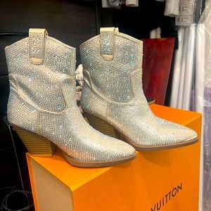 Gold sparkle booties size 6.5brand new in box never worn